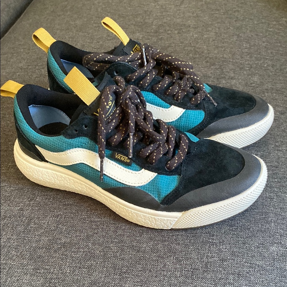 Vans Black and Blue Ultrarange EXO Sneakers with Athletic Design women’s size 7
